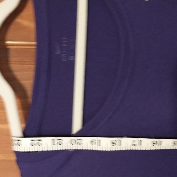 Nike women's size XS short-sleeved Dri-Fit Tee - Picture 5 of 7